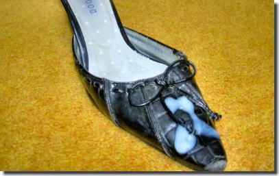 靴に精子をぶっかけたレディースシューズザーメン画像 ①