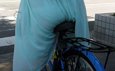 お尻の透けパン・パン線目線な自転車用サドルのエロ画像 ②