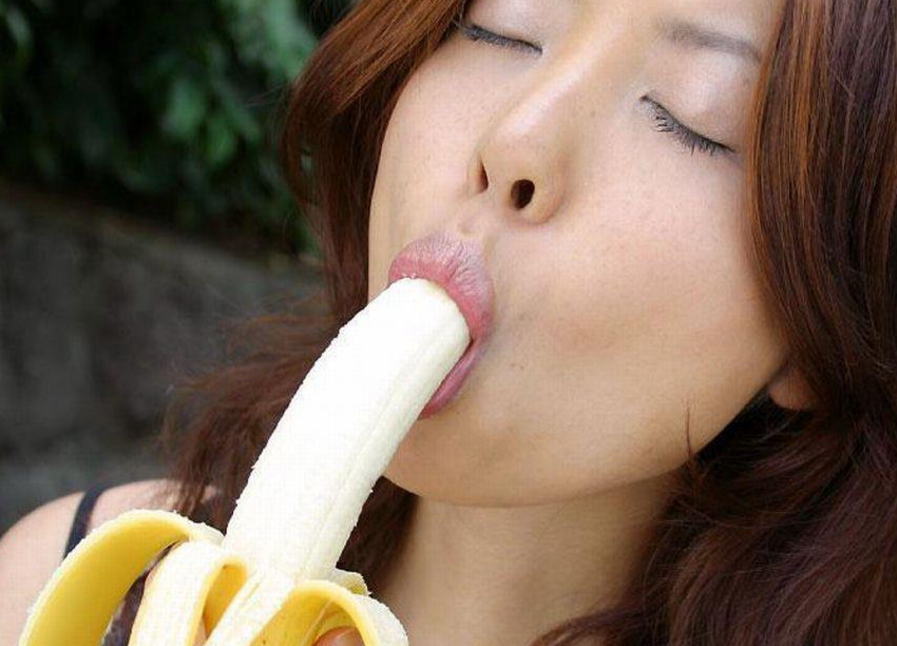バナナ 擬似フェラ 果物 いやらしい 食べる エロ画像