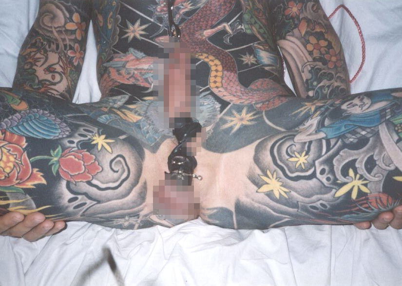 刺青やタトゥーを入れたヤンチャな男達のエロ画像