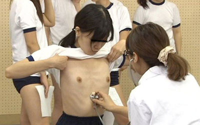 ブルマ女子が体操服姿で身体測定中のエロ画像 ①